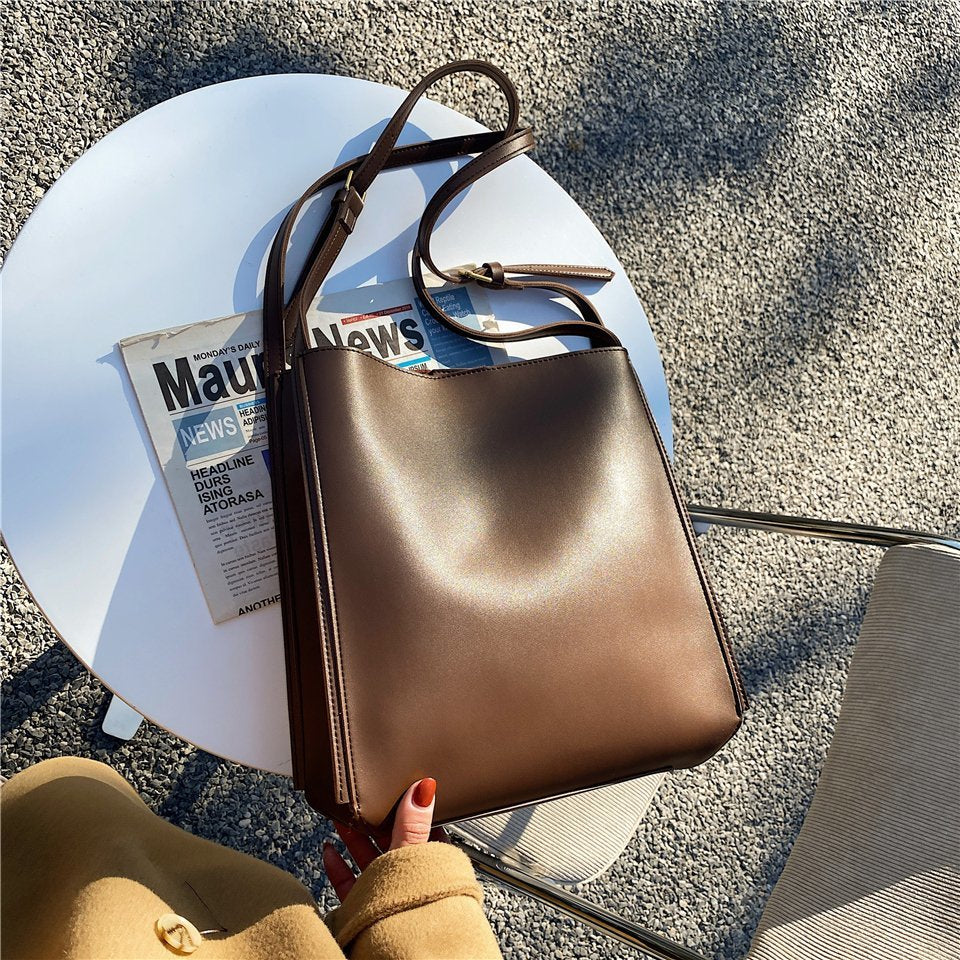 Alora Cuadrado Minimalist Crossbody Tote