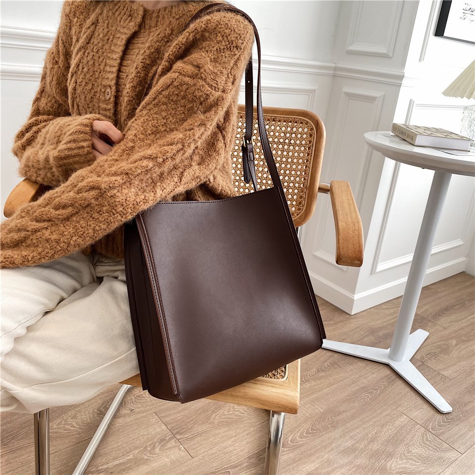 Alora Cuadrado Minimalist Crossbody Tote