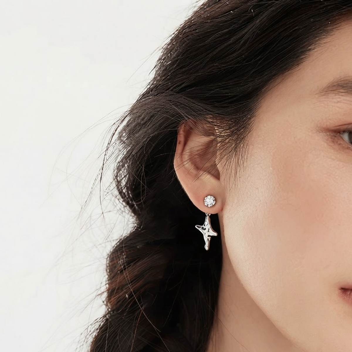 Celebyia Four-Point Star Earrings