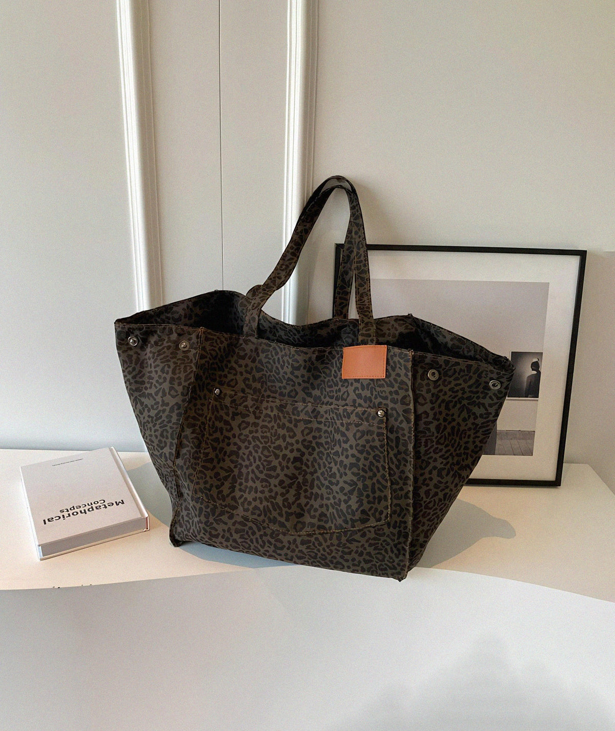 Savanna Luxe Übergroße Leoparden-Canvas-Shoppertasche